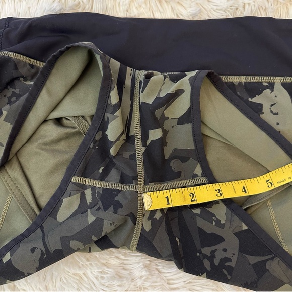 Lululemon Speed Up Shorts RARE Pop Cut Fatigue Green Black Shorts Size: 6 - Picture 5 of 8